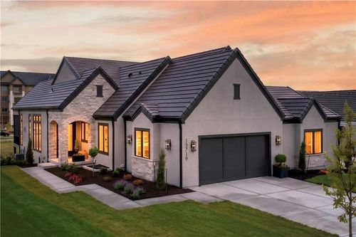 13719 Pembroke Ln, Leawood, KS, 66224-4710 | Card Image