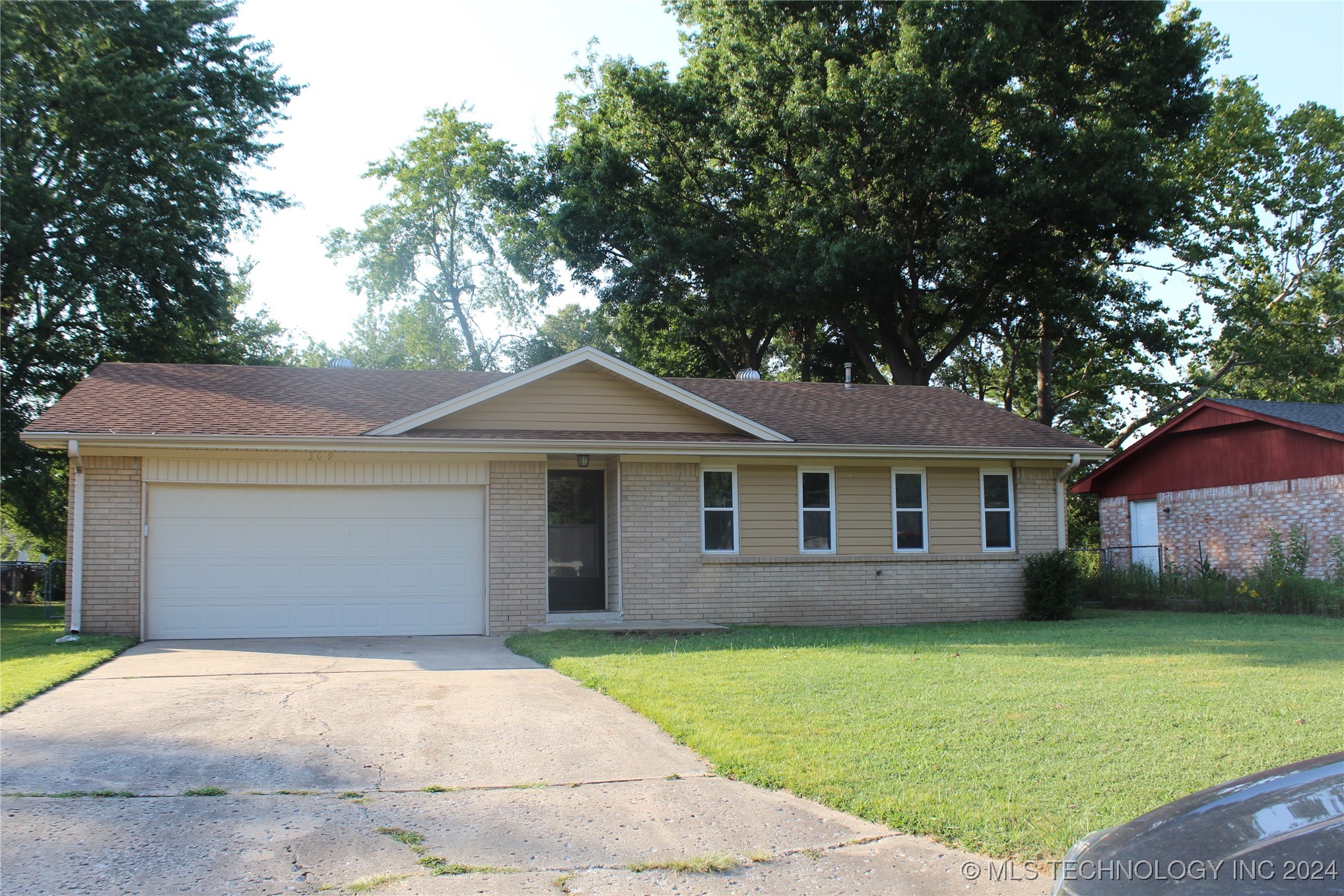 Lanternwick Ln, Pryor, OK 74361