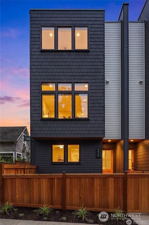 b-3636 Greenwood Ave N, Seattle, WA, 98103-8519 | Card Image