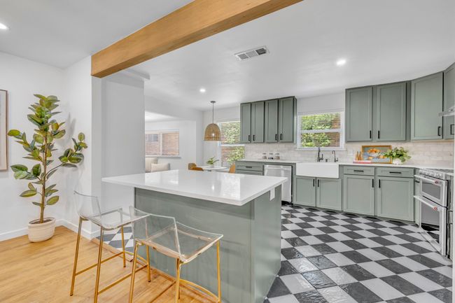 6615 Hialeah Dr, House other with 4 bedrooms, 3 bathrooms and null parking in Dallas TX | Image 12