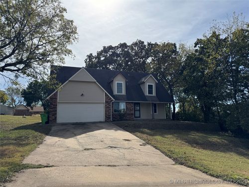 516 11th Ave, Bristow, OK, 74010-1820 | Card Image