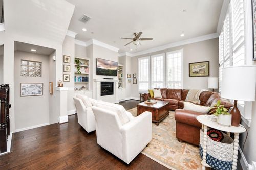923 Byrne St, Houston, TX, 77009-7107 | Card Image