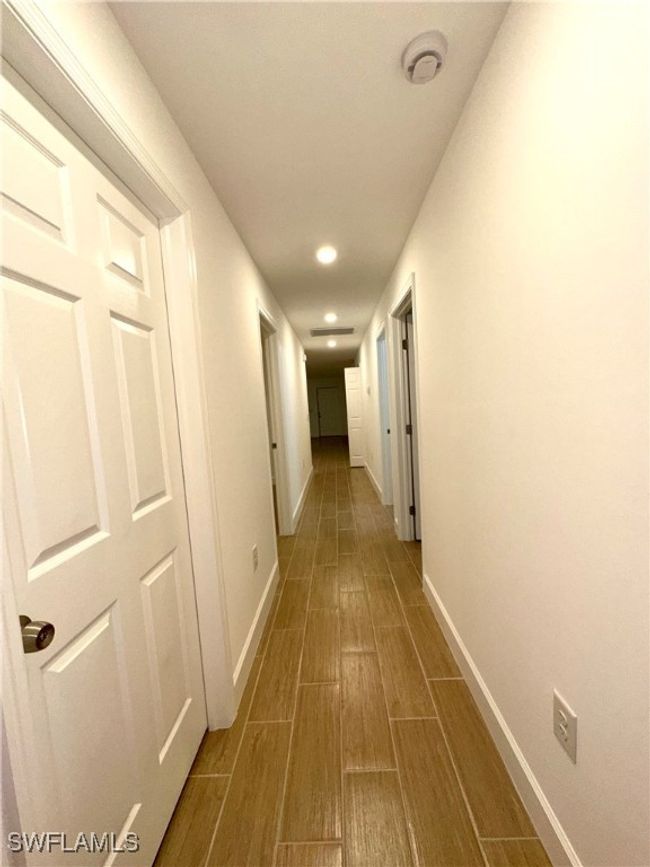 View of corridor | Image 16