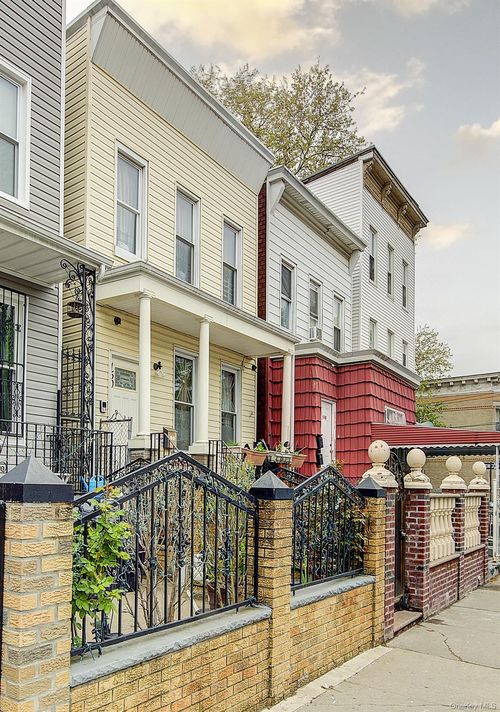 150 Ridgewood Ave, Brooklyn, NY, 11208-1122 | Card Image