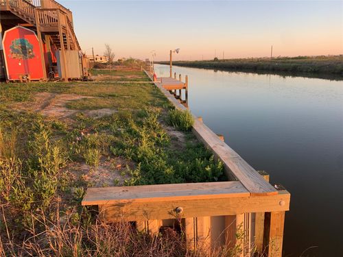 283 Mariner St, Sargent, TX, 77414 | Card Image