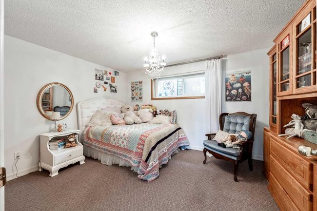 2328 Uxbridge Drive Nw, House other with 3 bedrooms, 3 bathrooms and 5 parking in Calgary AB | Image 34