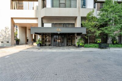 2215 - 55 Harbour Sq, Condo with 2 bedrooms, 1 bathrooms and 1 parking in Toronto ON | Image 3