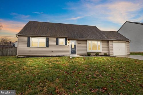 604 Iva Ln, FAIRLESS HILLS, PA, 19030-3806 | Card Image