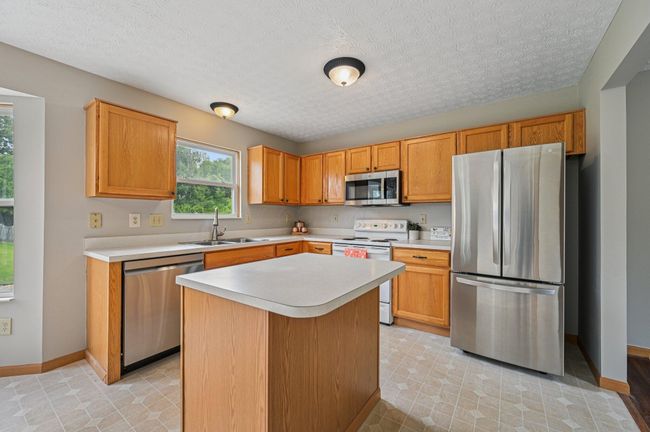 1016 Pebble Brook Dr, House other with 4 bedrooms, 3 bathrooms and null parking in Columbus OH | Image 8