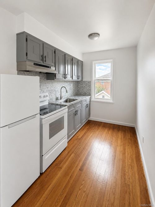 2-826 Wilcox Avenue, New York, NY, 10465 | Card Image