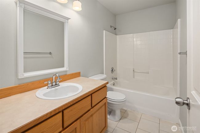 Upstairs bathroom | Image 27