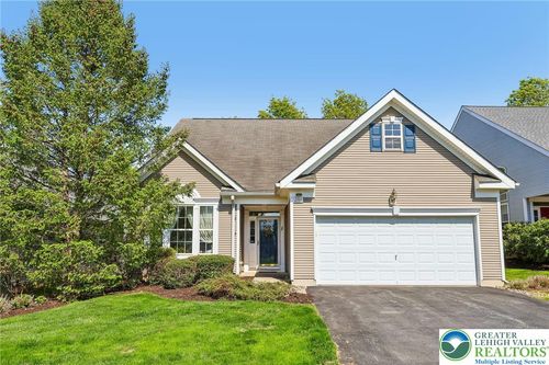 2141 Four Seasons Blvd, Macungie, PA, 18062-8012 | Card Image