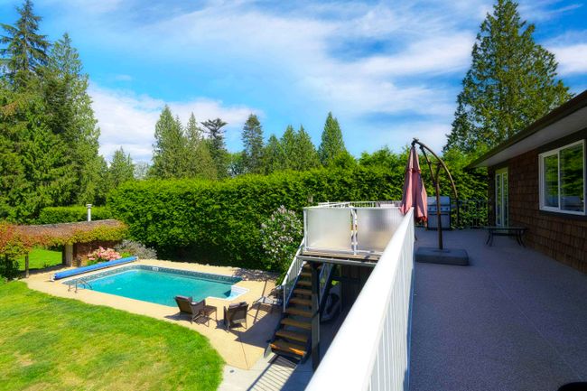 7858 Lohn Road, House other with 5 bedrooms, 3 bathrooms and 4 parking in Halfmoon Bay BC | Image 3