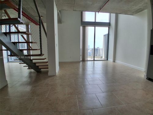 phi19-690 Sw 1st Ct, MIAMI, FL, 33130-2991 | Card Image