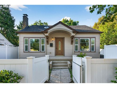 8504 Ne Glisan St, Portland, OR, 97220-5815 | Card Image
