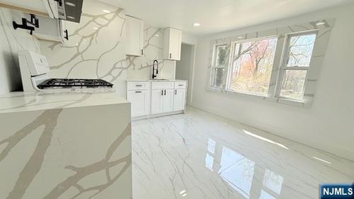 589 Eder Ave, Franklin Lakes, NJ, 07417-3011 | Card Image