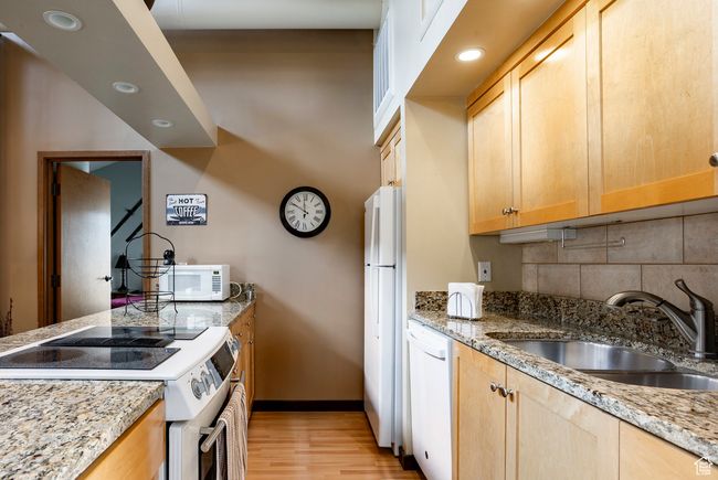 120 - 1433 Crescent Rd, Condo with 2 bedrooms, 3 bathrooms and 1 parking in Park City UT | Image 7