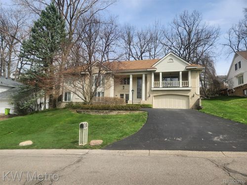3086 Bloomfield Park Dr, West Bloomfield, MI, 48323-3507 | Card Image