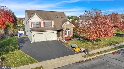 35 Pacific Ave, READING, PA, 19608-9789 | Card Image