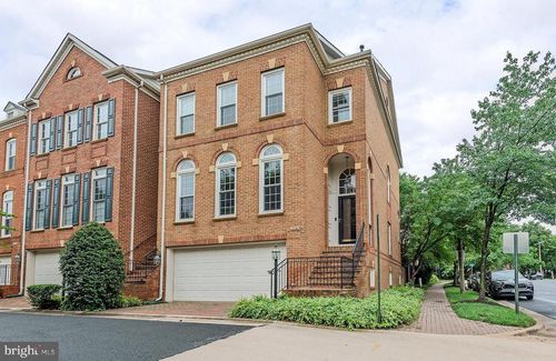 712 Arch Hall Ln, ALEXANDRIA, VA, 22314-6207 | Card Image