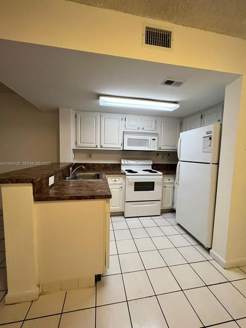 apt-107-8660 Nw 5th Ter, Miami, FL, 33126-6809 | Card Image