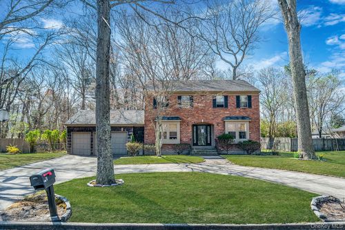 72 W Dennis Lane, Brookhaven, NY, 11727 | Card Image