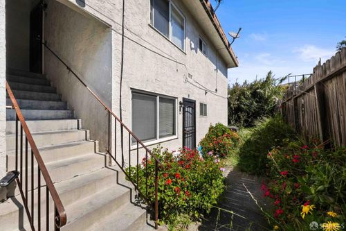 2120 22nd Ave, Oakland, CA, 94606 | Card Image