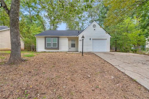 850 Greenhedge Dr, Stone Mountain, GA, 30088-2252 | Card Image