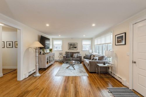 9 Gravel Hill Rd, Hampton Bays, NY, 11946-1706 | Card Image