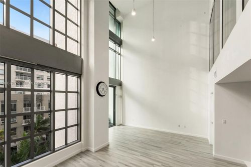 m0501-3301 Ne 1st Ave, Miami, FL, 33137-4182 | Card Image