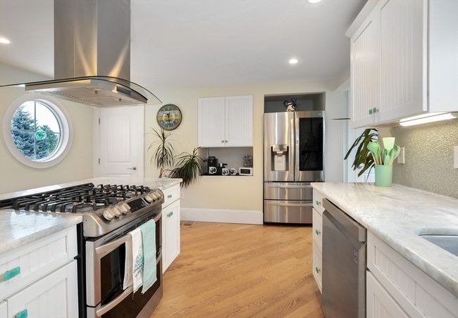 14 Lewis St, House other with 5 bedrooms, 4 bathrooms and 9 parking in Hull MA | Image 11