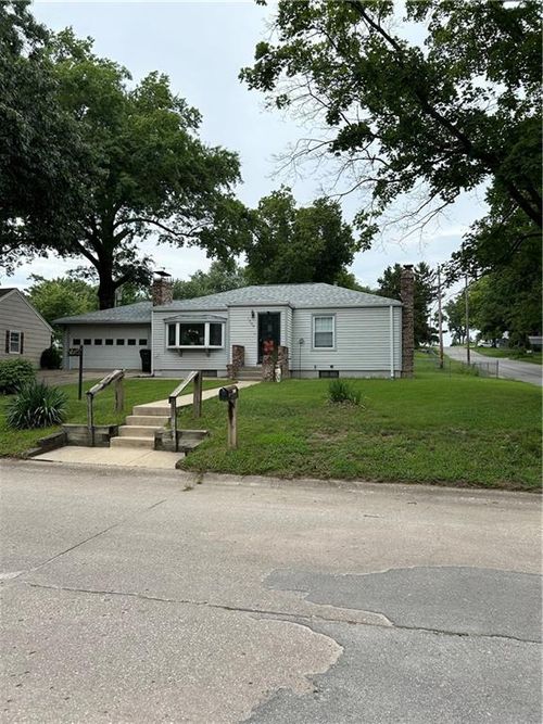1300 Cherokee St, Leavenworth, KS, 66048-2310 | Card Image