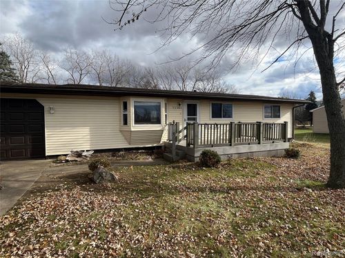 12161 Ulmer Rd, Birch Run, MI, 48415-9702 | Card Image