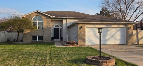 1367 Dixon Pkwy, Chesterton, IN, 46304-9567 | Card Image