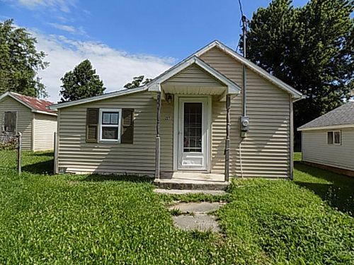 227 E Garfield Avenue, Seymour, MO, 65746 | Card Image