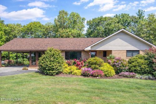 384 Knoll Dr, Newport, TN, 37821-8204 | Card Image