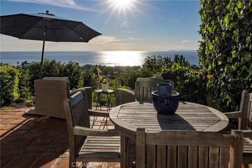 1082 Temple Hills Dr, Laguna Beach, CA, 92651-2672 | Card Image