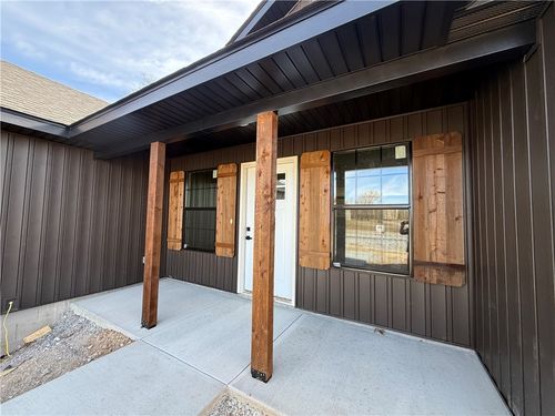 140 Mae St, Huntsville, AR, 72740-7076 | Card Image