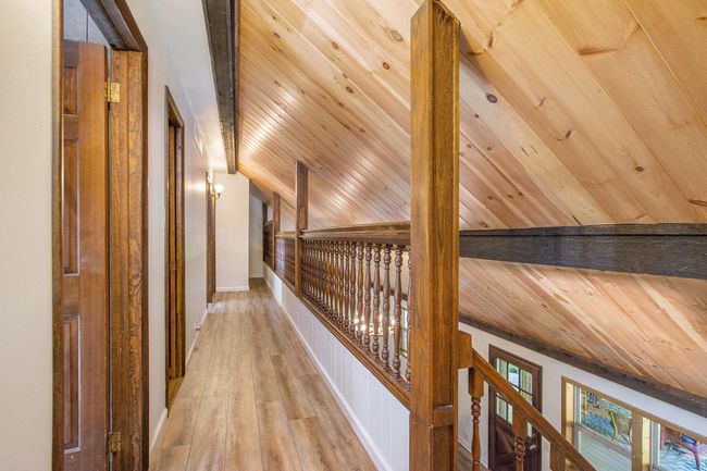 Upstairs hallway | Image 29