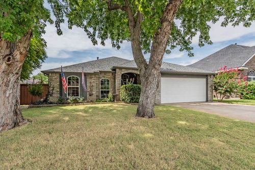 2917 Shannon Ln, Grand Prairie, TX, 75052-8009 | Card Image