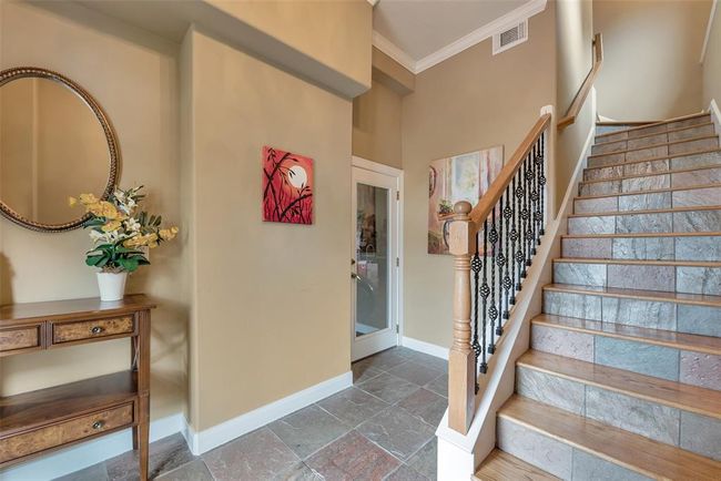 Beautiful ground floor entry. | Image 15
