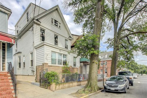 3763 99th St, Corona, NY, 11368-1863 | Card Image