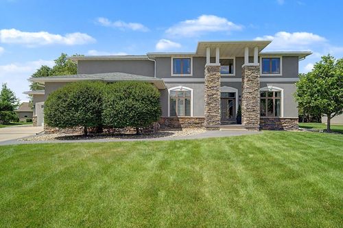 2914 Oak Tree Cir, Fort Dodge, IA, 50501-8803 | Card Image