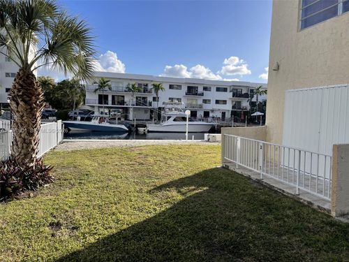 212-3522 Ne 171st St, North Miami Beach, FL, 33160-3040 | Card Image
