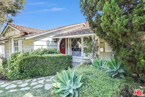 3830 Vineland Ave, Studio City, CA, 91604-3910 | Card Image
