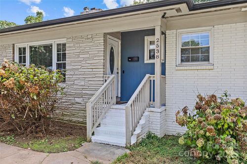 2538 Arnold Dr, Charlotte, NC, 28205-3934 | Card Image