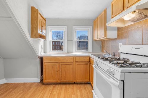 3rd-flr-7-9 Hazel St, Hartford, CT, 06106-1122 | Card Image