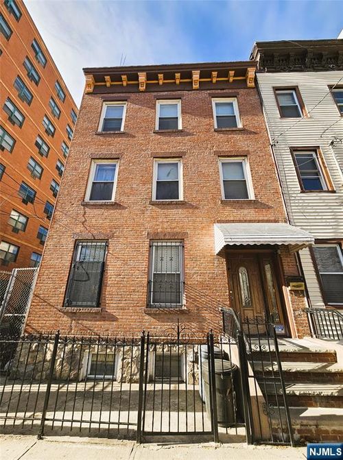 29 Orchard St, Jersey City, NJ, 07306-3312 | Card Image