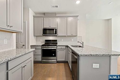 69 Arnold Drive, Wood Ridge, NJ, 07075 | Card Image