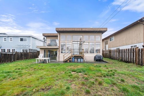 741 E 14th St, North Vancouver, BC, V7L2P3 | Card Image